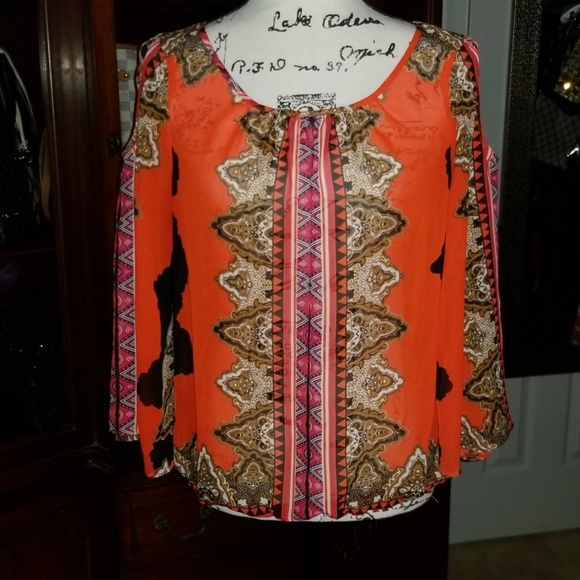 Beautiful blouse - Picture 1 of 4